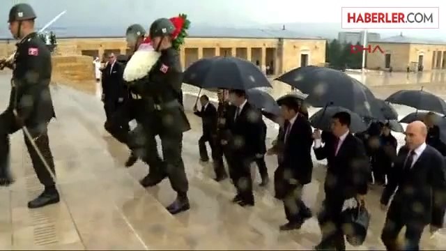 Davutoğlu, Güven Oylamasının Ardından 62. Hükümet Üyeleriyle Anıtkabir'i Ziyaret Etti