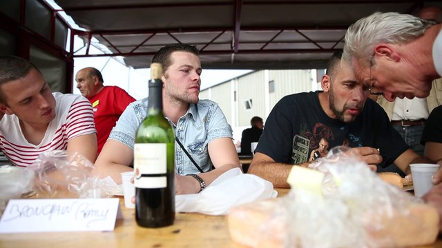 Foire aux fromages de La Capelle : concours de plus gros mangeur de Maroilles (2)