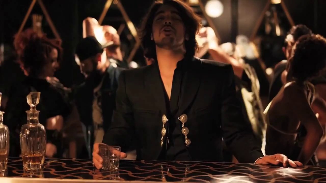 Waylon rekent af met gezeik in zijn leven