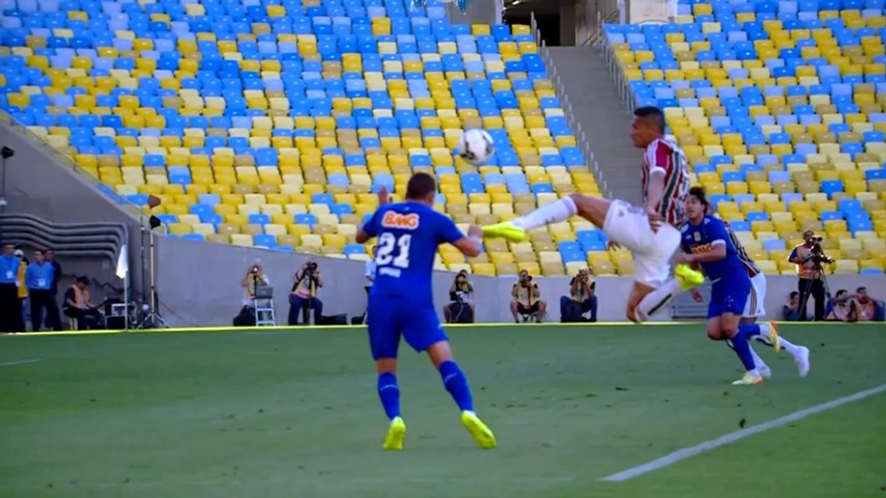 Brasileiro: Ex-Herthaner mit Kung-Fu-Tritt