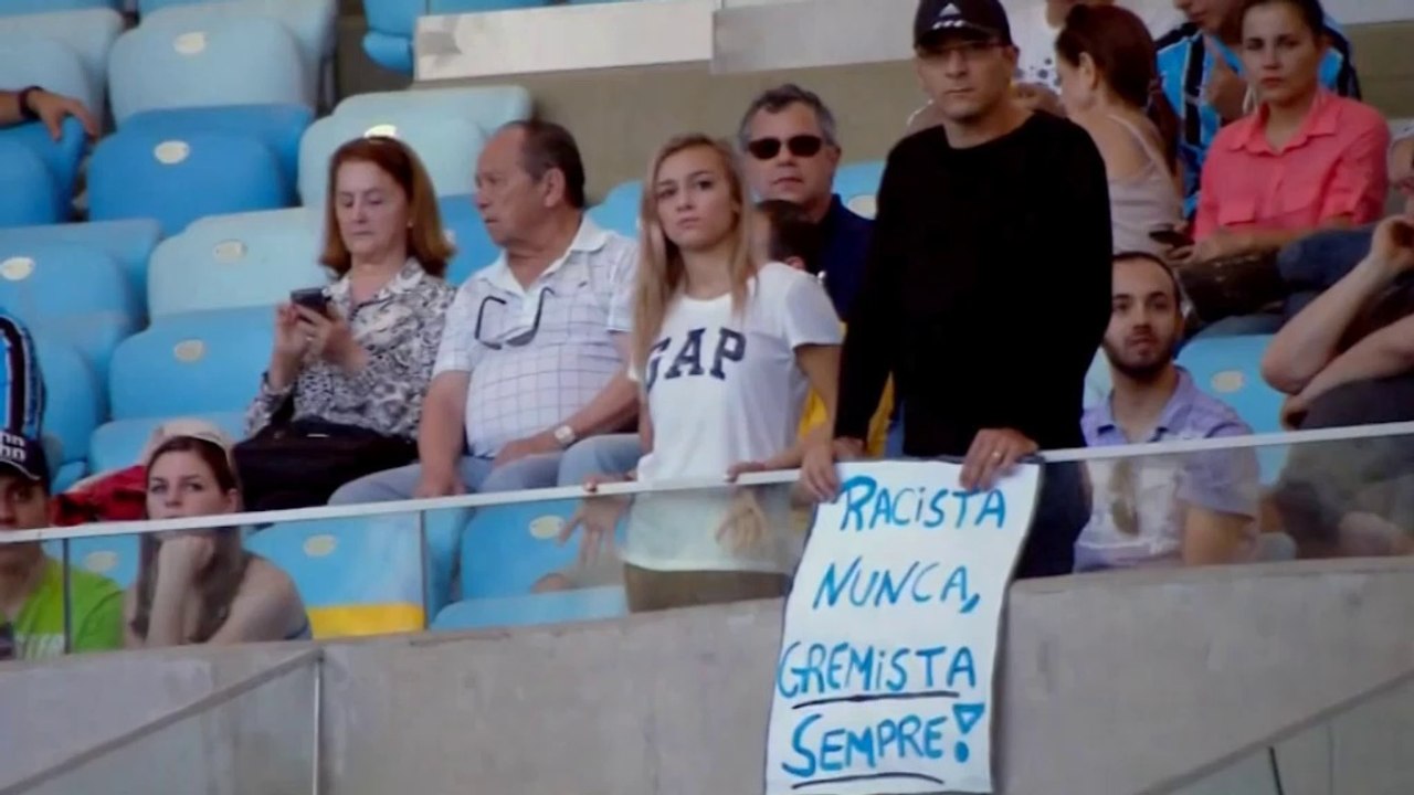 Brasileiro: Affenmasken gegen Rassismus