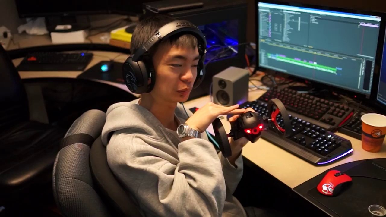 Parrot MiniDrones Rolling Spider and Jumping Sumo Hands-On