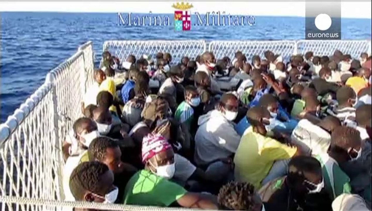 Italian coastguards save another 1600 migrants
