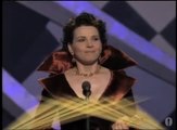 Juliette Binoche remporte l'Oscar de la meilleure actrice dans un second rôle