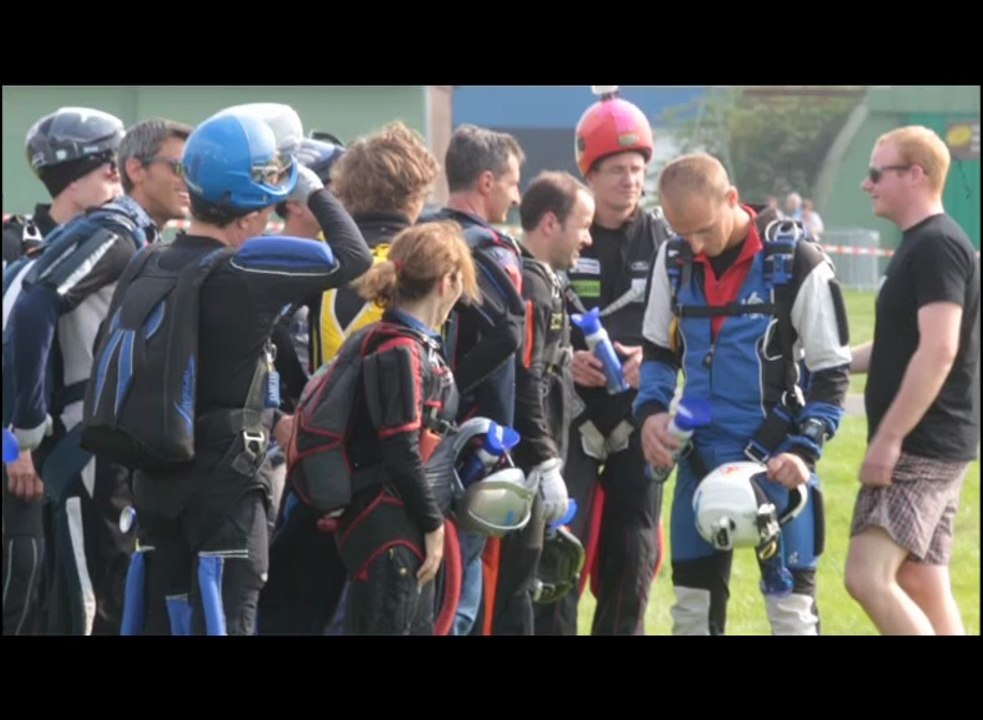 Première tentative de saut pour les parachutistes de Bondues: pas de record