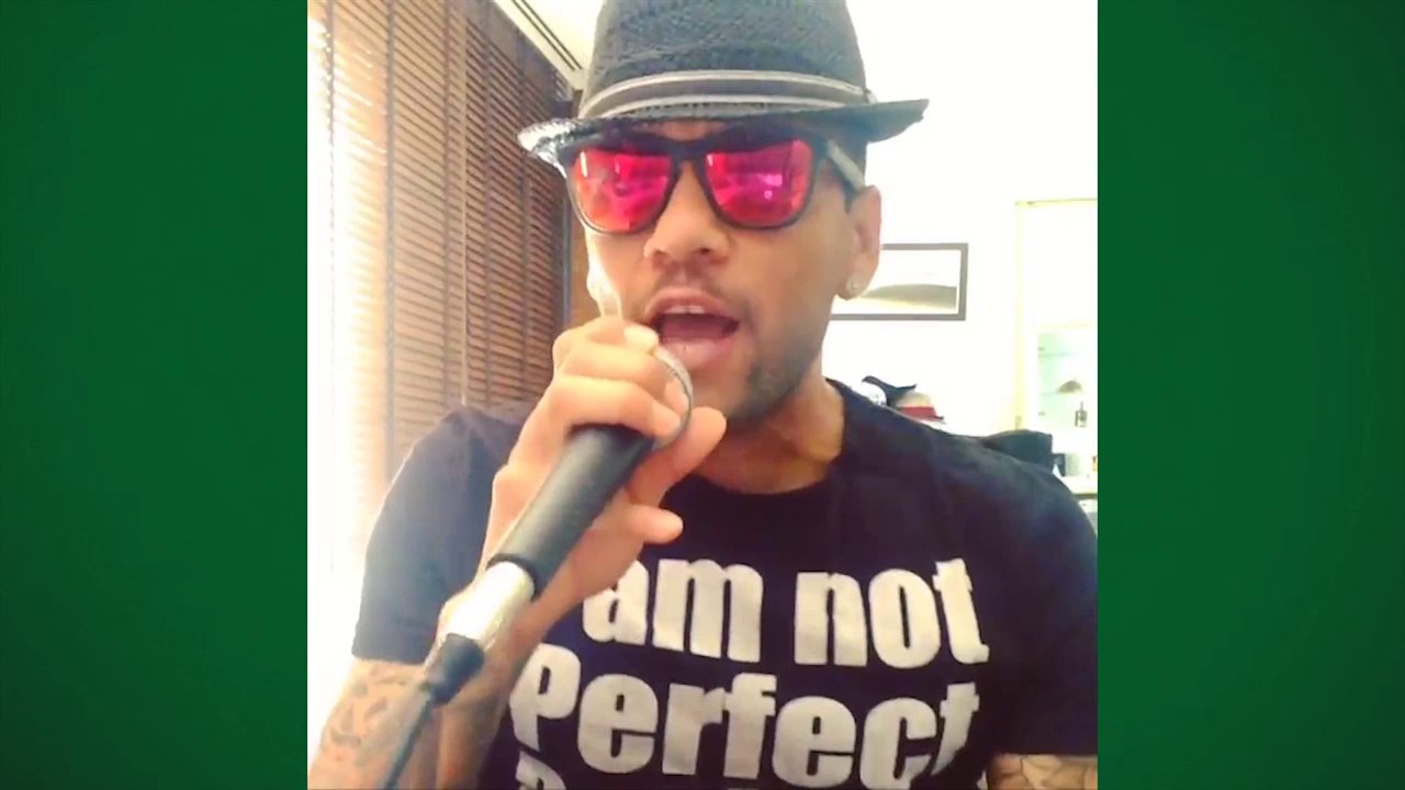 Daniel Alves solta a voz e publica 'Rebolation' na rede
