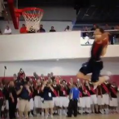 Griffins one handed slam of the wall!!!