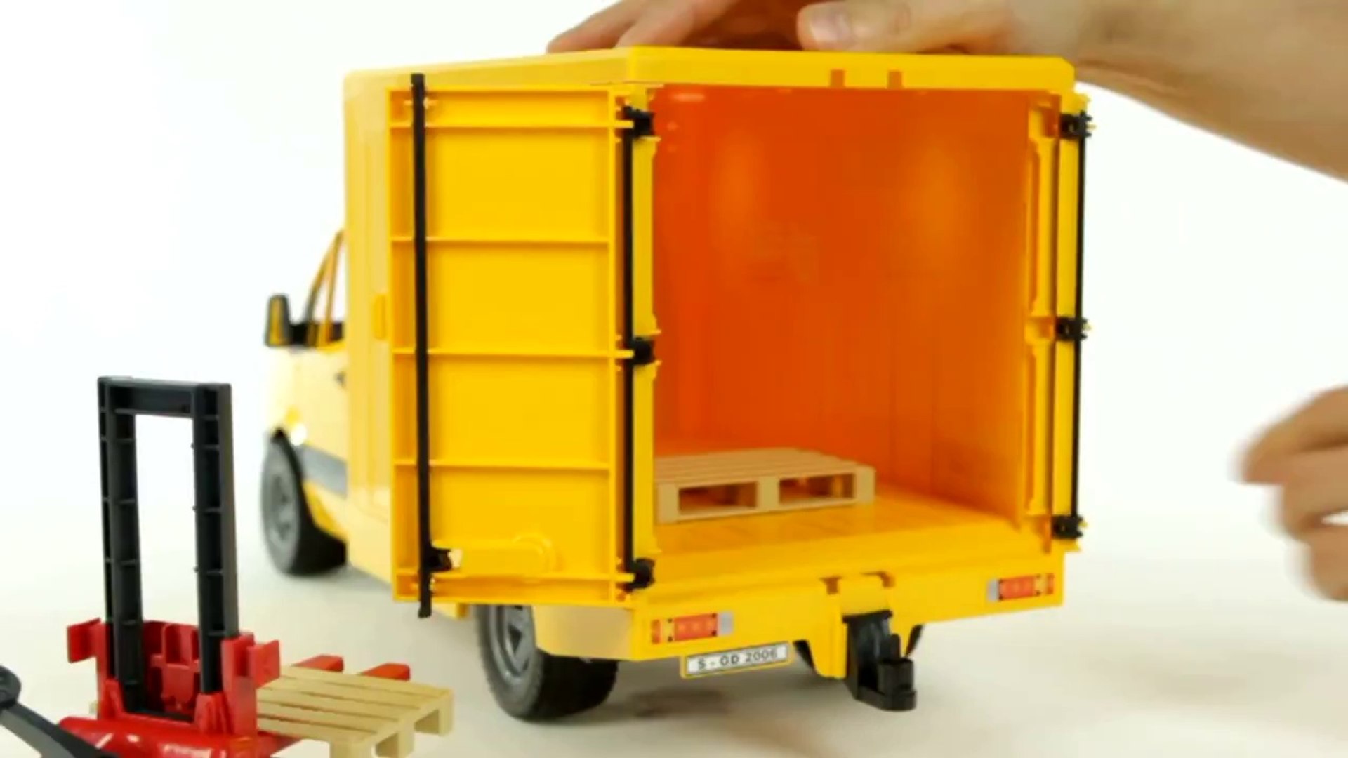 bruder dhl van