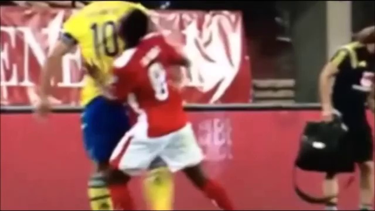 Zlatan Ibrahimovic coup de coude David Alaba