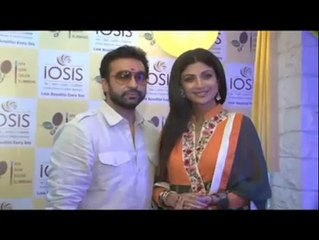 Priyanka makes Shilpa Shetty cry in Public