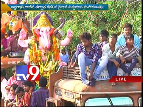 Ganesh immersion continue in at Hussain Sagar