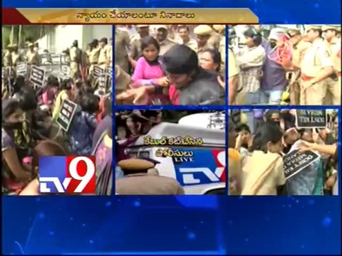 Police cut media cables, arrests protesting women journalists