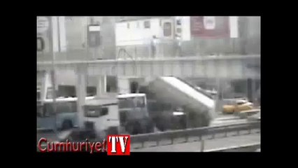 Avcılar'daki üst geçidin yeni çökme anı görüntüleri