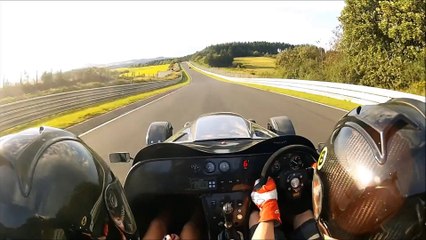 Une Porsche se crashe à plus de 200 km/h sur le Nürburgring