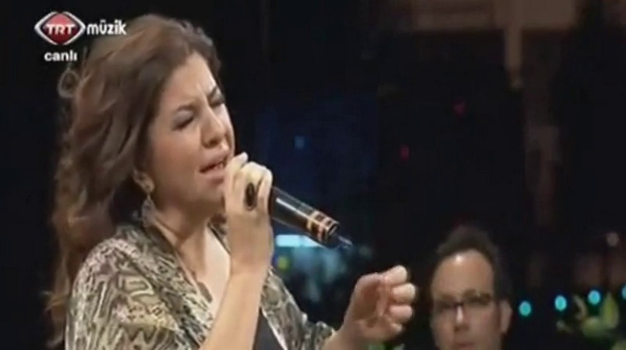 Çiğdem Gürdal - Güzel bir göz beni attı bu derin sevdaya