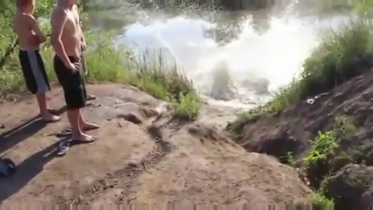 Young girls horrible bike crash Funny Accident 2013 for FAIL Compilation 2013 [HD+] [18+] ПРИКОЛЫ