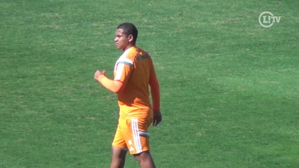 Walter responde provocação no treino com gesto obsceno