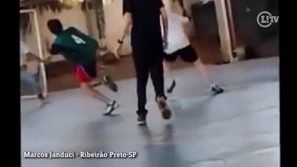 Inspirados em Falcão e Ganso, garotos dão aula de chapéu