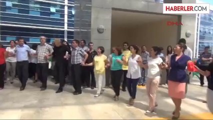 Dünyanın En Büyük Adliyesi Çalışanlarından Davullu Zurnalı "Maaş" Eylemi