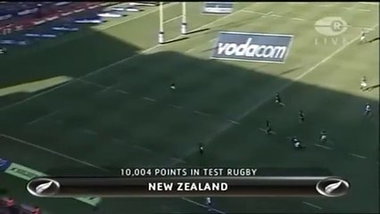 Luke McAlister conclut une superbe contre-attaque de 80m