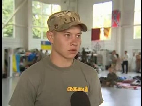 Олег Тягнибок передав батальйону _Січ_ БРДМ та привітав бійц