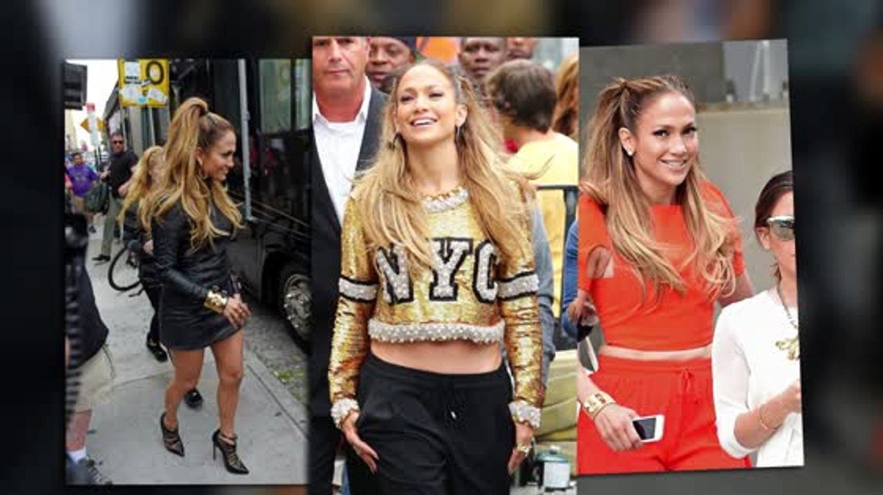 Jennifer Lopez trägt drei sexy Outfits am Set