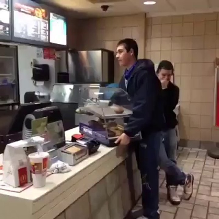 Furt de donatii in plina zi