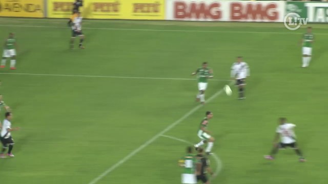 Aposta de Joel quase faz golaço em São Januário