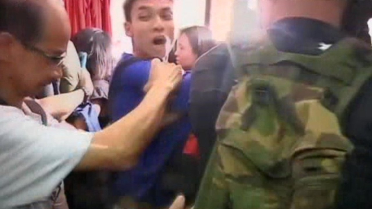 Scuffles break out between pro-Beijing activists and Occupy Central supporters