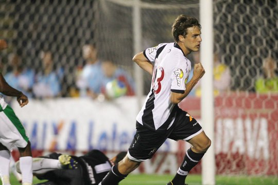 O papai gostou! Na volta de Joel, Vasco vence o Luverdense