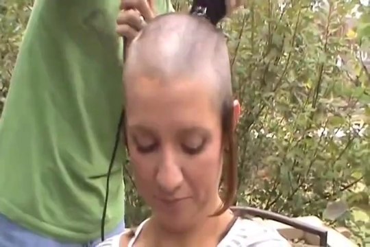 Woman shaves her own head to bald