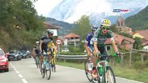 Deux cyclistes se battent en plein tour d'Espagne!