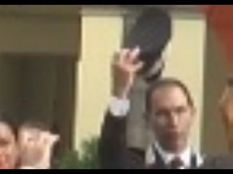 Napoli - Davide Bifolco, il comandante dei carabinieri si toglie il cappello (09.09.14)