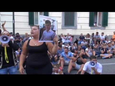 Napoli - Davide Bifolco, giovani protestano al Rione Traiano -live- (08.09.14)