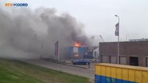 Beelden: Brand en veel rook bij vishandel Sterkenburg Lauwersoog - RTV Noord