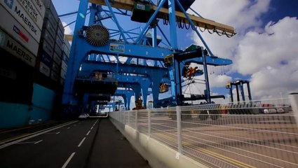 Le Port du Havre : voyage en drone entre conteneurs et croisière...