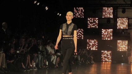 Une minute au défilé Diesel Black Gold printemps-été 2015