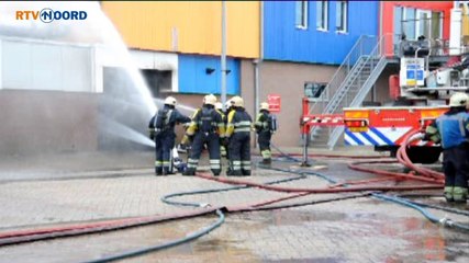 Beelden: Brand Lauwersoog breidt zich verder uit - RTV Noord