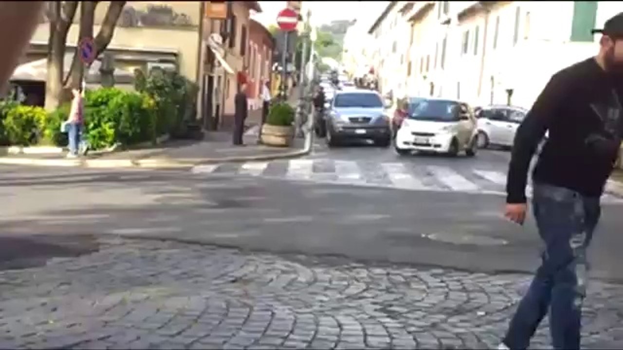 Good Samaritans help a Guy with Limp