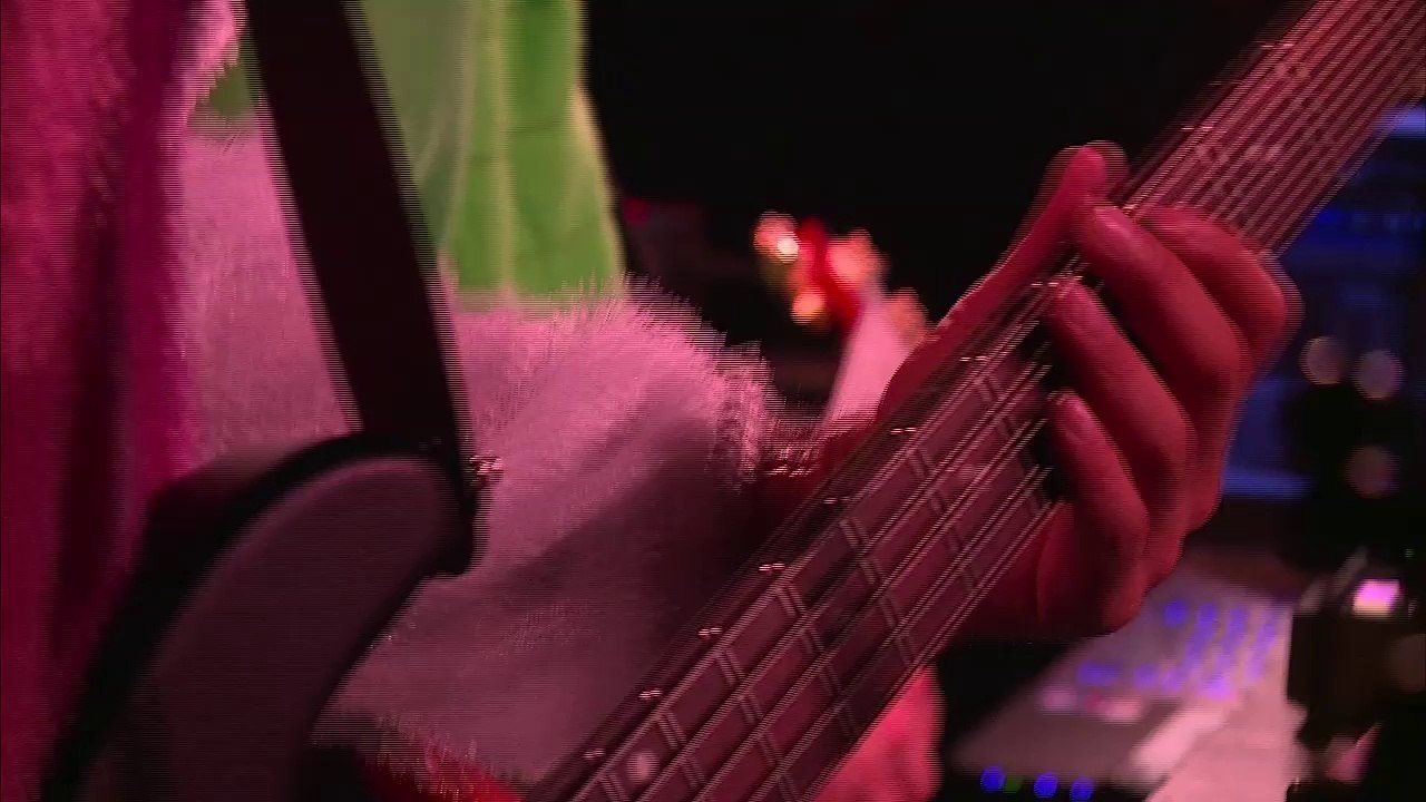 aRTIST oF tHE yEAR Live @Off-Courts 2014