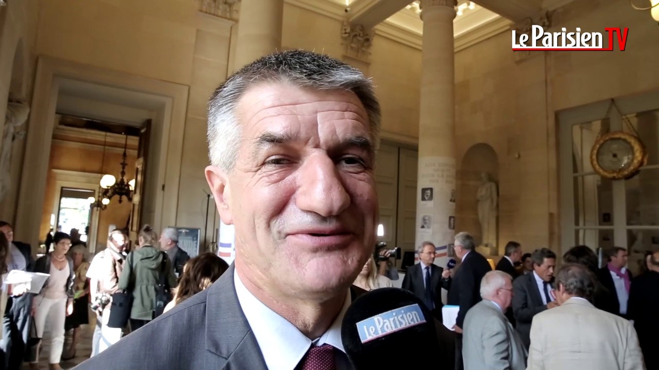 Emmanuel Macron réussit son baptême à l'Assemblée Nationale