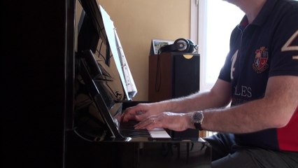 2014 Blue eyes version piano Elton John