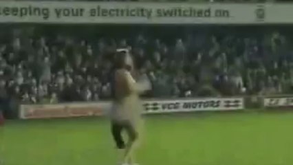 Relembre os peladões que invadiram partidas mundo afora