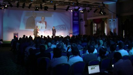 Platini dá recado contra racismo no futebol