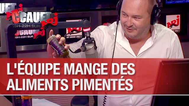 L'équipe mange des aliments recouverts de sauce pimentée - C'Cauet sur NRJ
