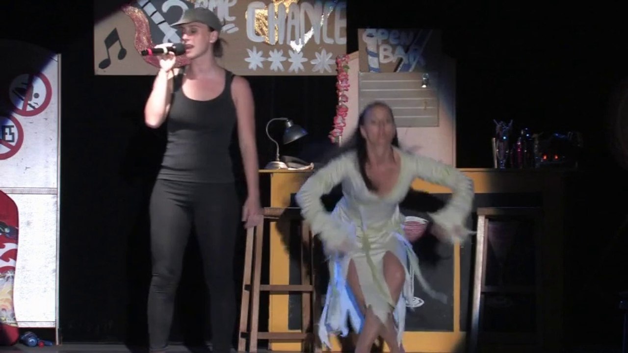 Zombie - The Cranberries (cover Alexandra au chant et Isabelle à la chorégraphie)