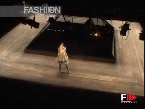 Fashion Show Alexander McQueen Autumn Winter 2006 / 2007 Paris 1 of 4 by Fashion Channel
