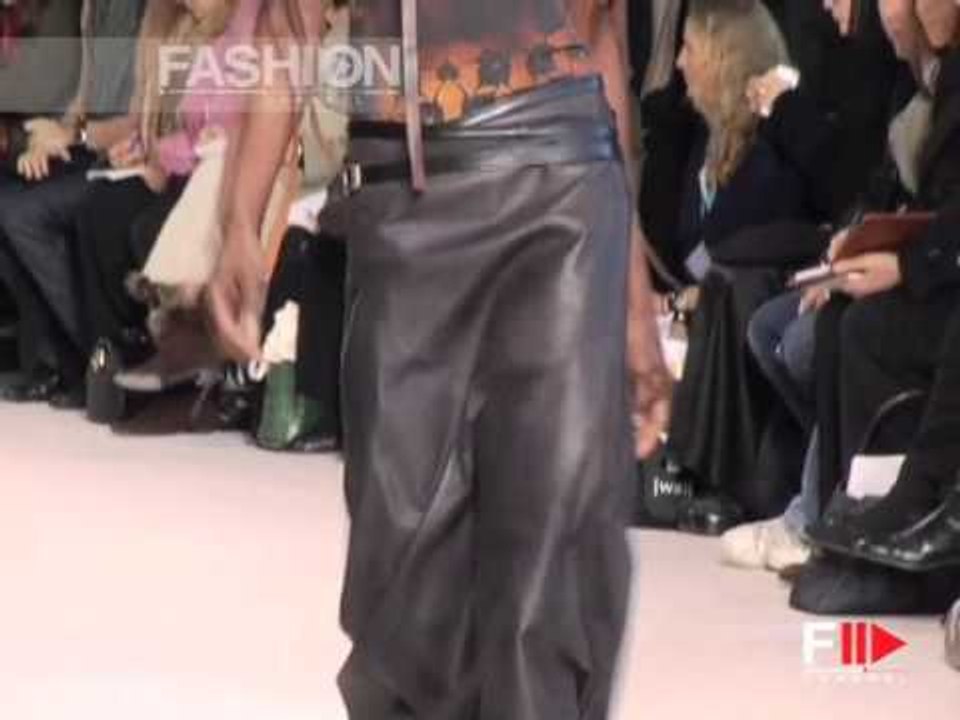 Fashion Show "Issey Miyake" Autumn Winter 2006 / 2007 Paris 1 of 3 by Fashion Channel