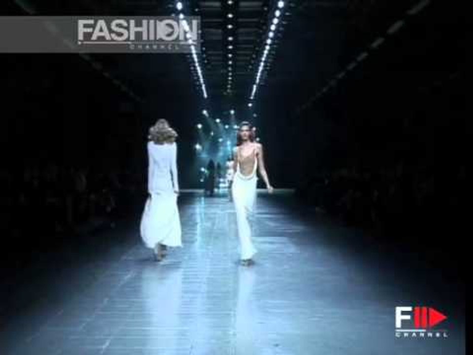 Fashion Show "Alexander McQueen" Spring Summer 2006 Paris 2 of 3 by Fashion Channel