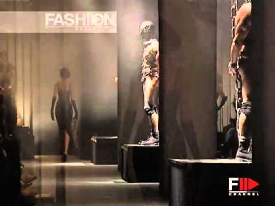 Fashion Show "Andrew Mackenzie" Pret a Porter Men Autumn Winter 2005 2006 Milan 1 of 4